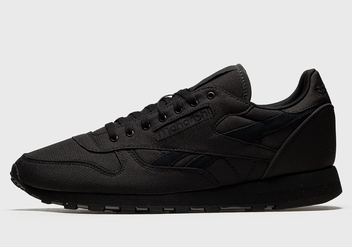 Maharishi Reebok Classic Leather được chế tạo gần như hoàn toàn bằng màu đen