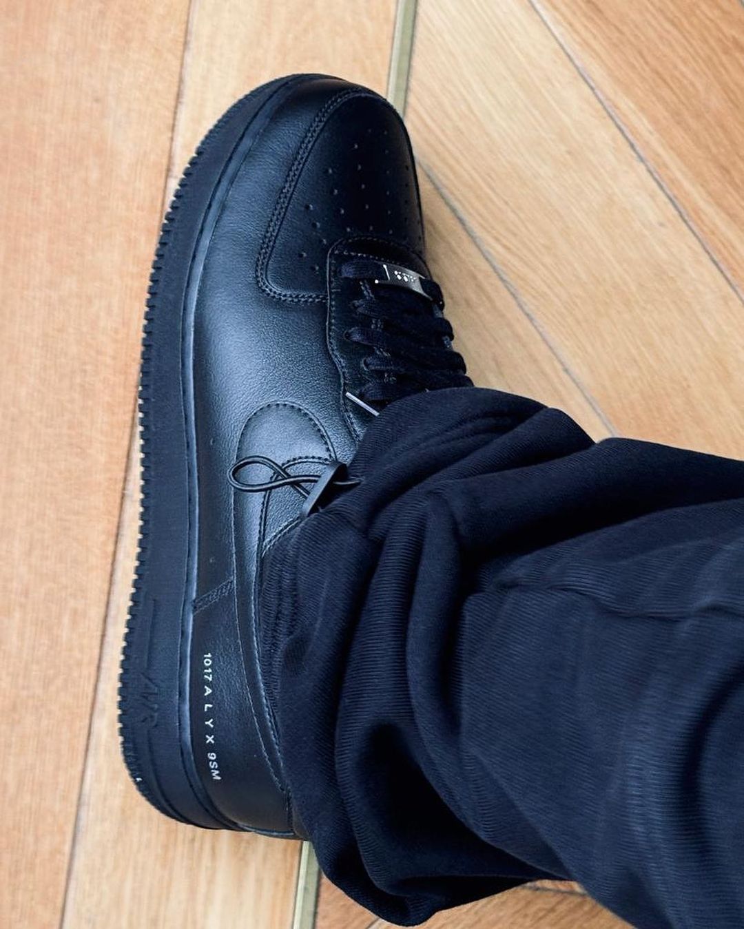 Matthew M. Williams và Nike Hợp Tác Trên Bộ Đôi Nike Air Force 1 Độc Đáo - 5