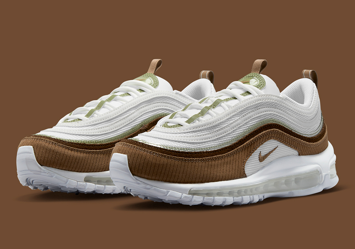 Màu Brown Corduroy làm nổi bật đôi giày sneaker nữ Nike Air Max 97 này - 2