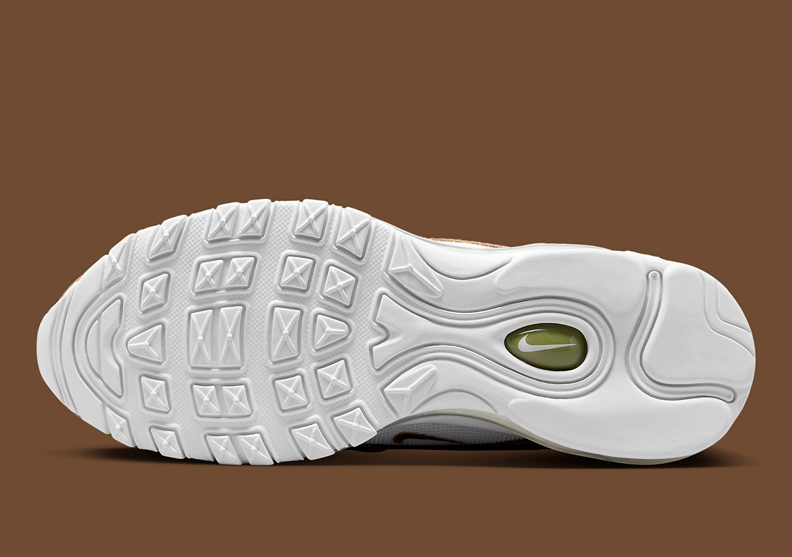 Màu Brown Corduroy làm nổi bật đôi giày sneaker nữ Nike Air Max 97 này - 6