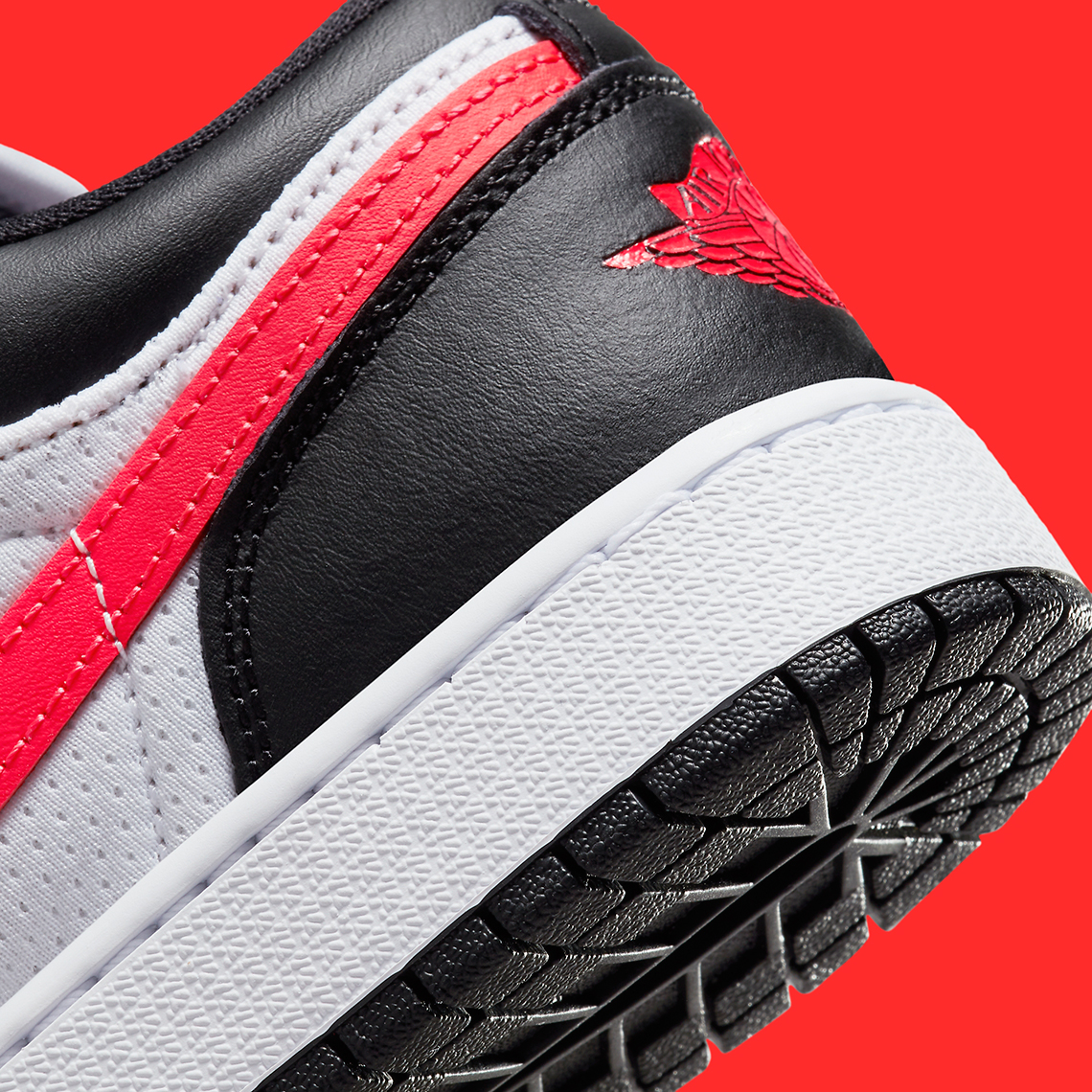 Màu đen và đỏ xen kẽ trên chiếc GS Air Jordan 1 low này - 8