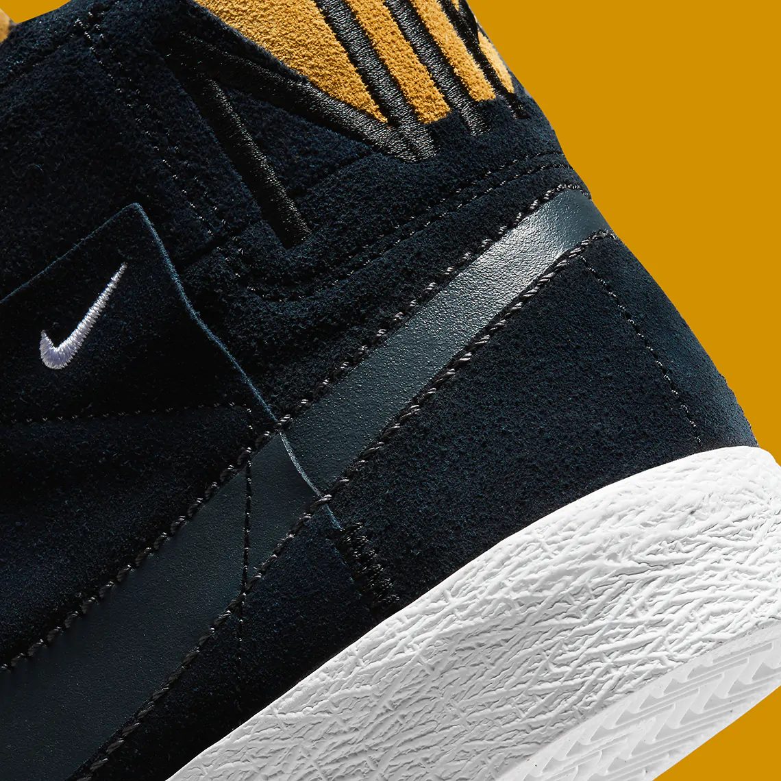 Màu đen và lúa mì tạo nên cấu trúc chắp vá của Nike SB Blazer Mid này - 8