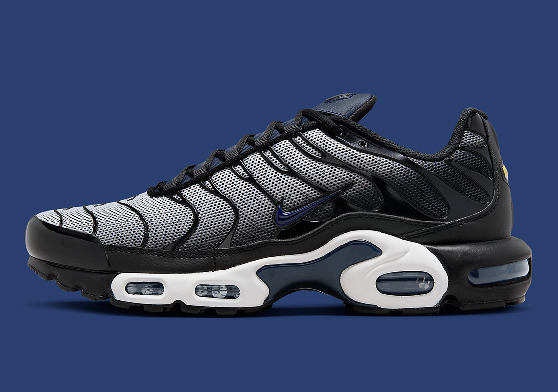 Màu đen và Midnight mang đến cho Nike Air Max Plus một sức hấp dẫn bí ẩn - 1