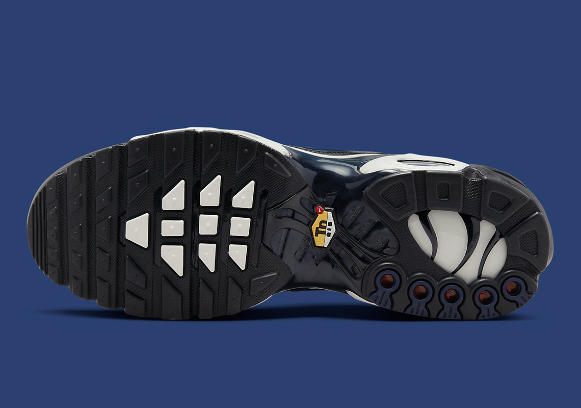 Màu đen và Midnight mang đến cho Nike Air Max Plus một sức hấp dẫn bí ẩn - 6