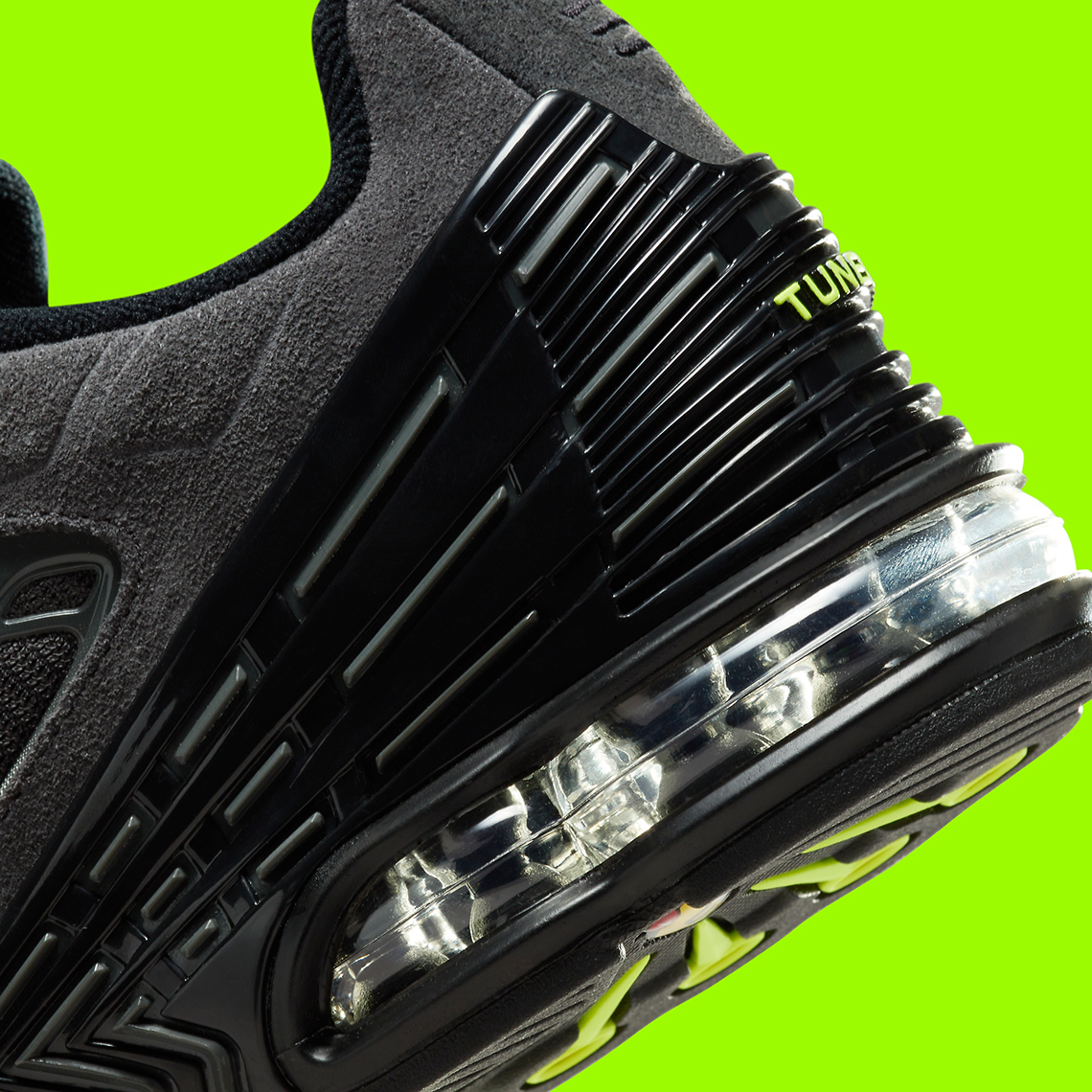 Màu Đen và Volt làm nổi bật Nike Air Max Plus 3 - 7