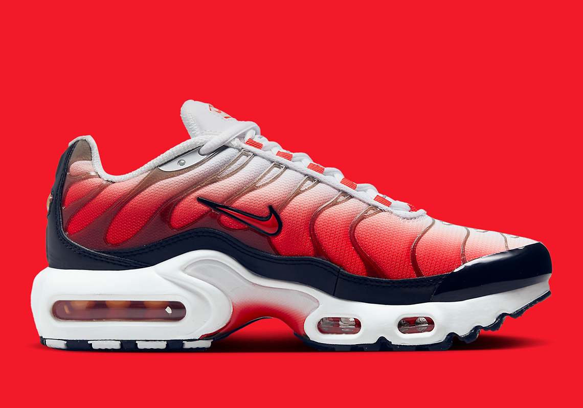 Màu đỏ tươi chảy vào lưới của Nike Air Max Plus Red White Navy này - 3