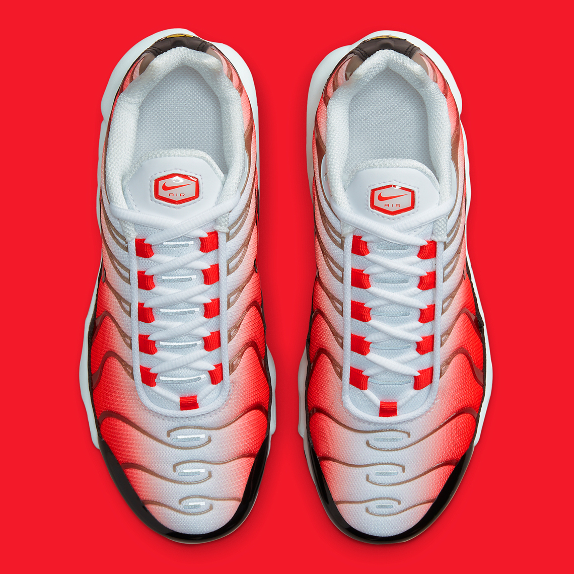 Màu đỏ tươi chảy vào lưới của Nike Air Max Plus Red White Navy này - 4