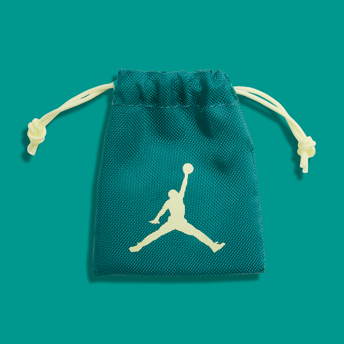 Mẫu giày Air Jordan 1 Low ra mắt màu sắc đậm chất Teddy Bear - 10