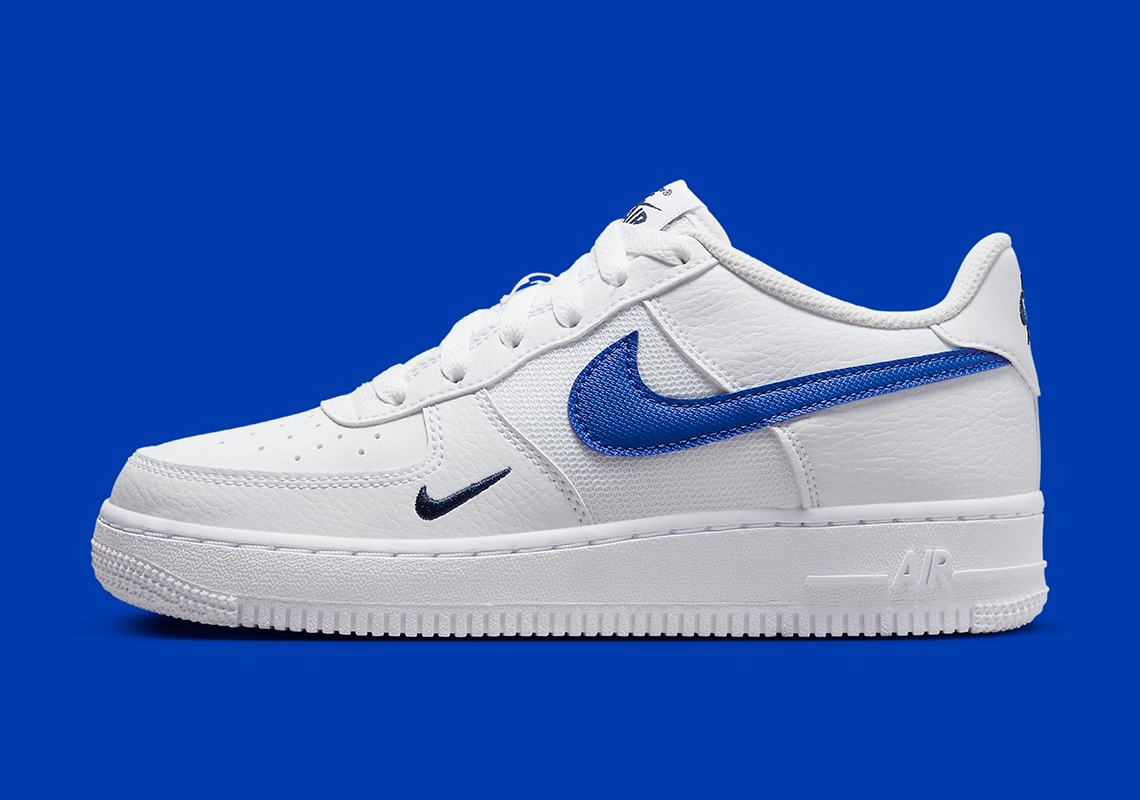 Mẫu giày GS Nike Air Force 1 Low với màu Royal và Navy  - 2