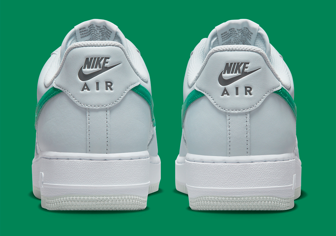 Mẫu giày Nike Air Force 1 Low Hoop với logo màu xanh - 5