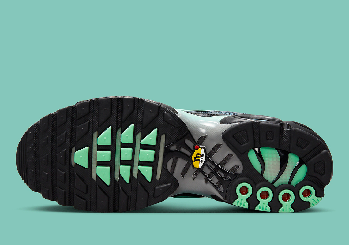 Mẫu giày Nike Air Max Plus ra mắt màu đen, xanh blue - 6