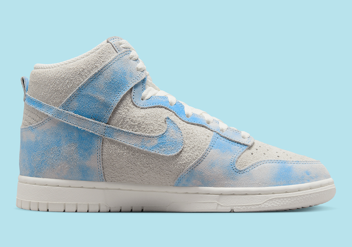 Mẫu giày Nike Dunk High trắng với điểm nhấn màu xanh blue nhạt - 3