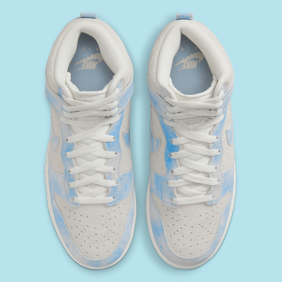 Mẫu giày Nike Dunk High trắng với điểm nhấn màu xanh blue nhạt - 4