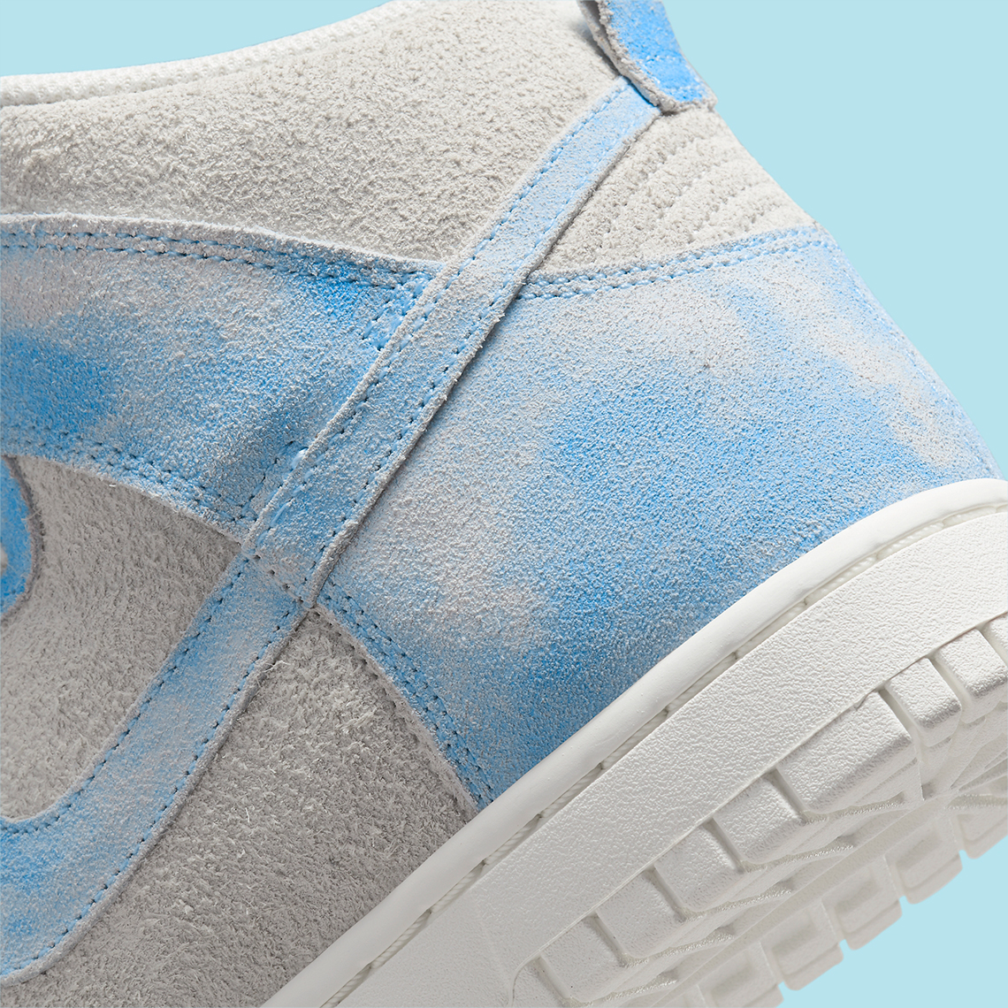 Mẫu giày Nike Dunk High trắng với điểm nhấn màu xanh blue nhạt - 8