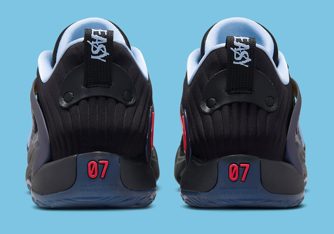 Mẫu giày Nike KD 15 này phù hợp với đồng phục cà vạt cổ điển - 5