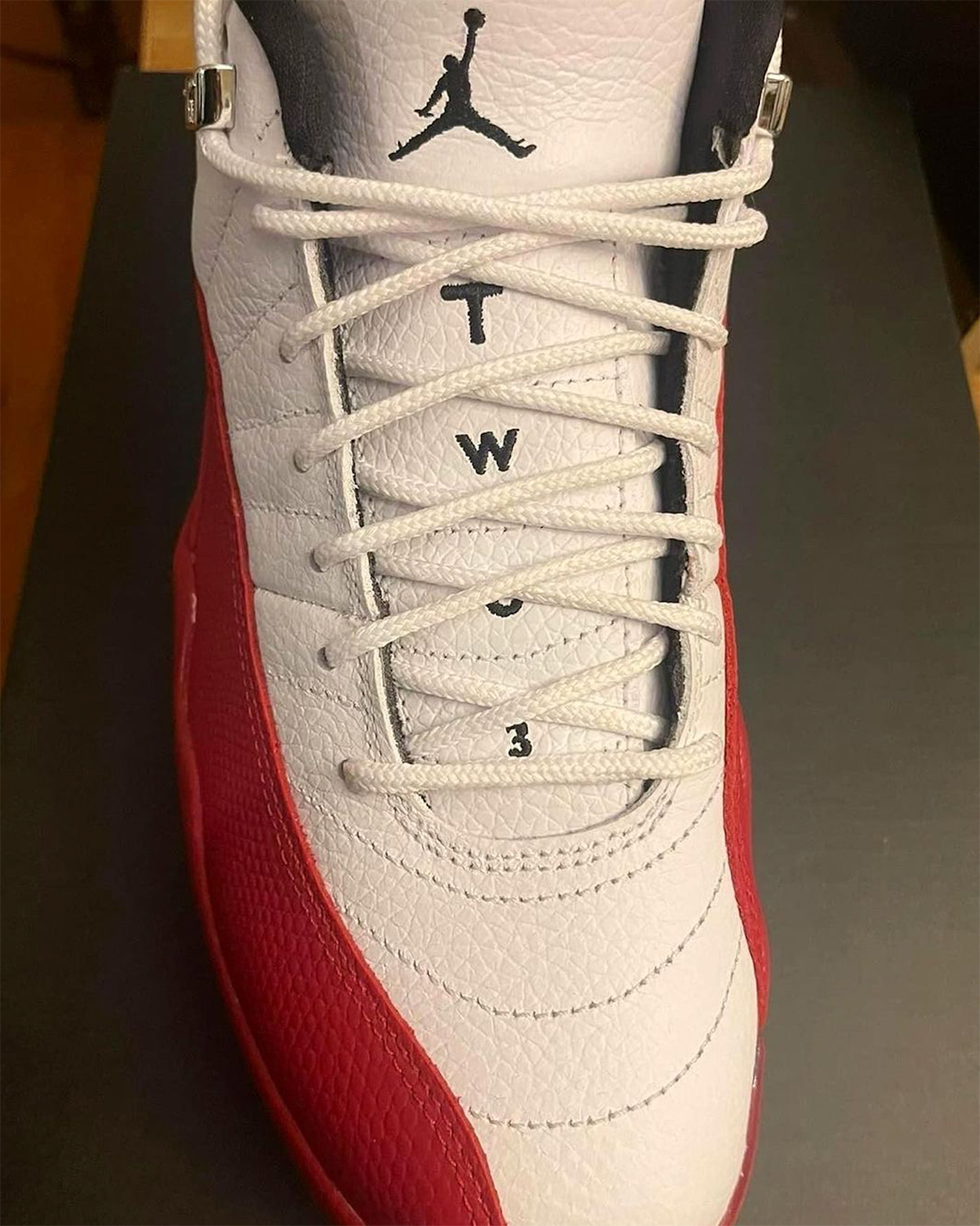 Mẫu giày sneaker Air Jordan 12 Golf Cherry - 3