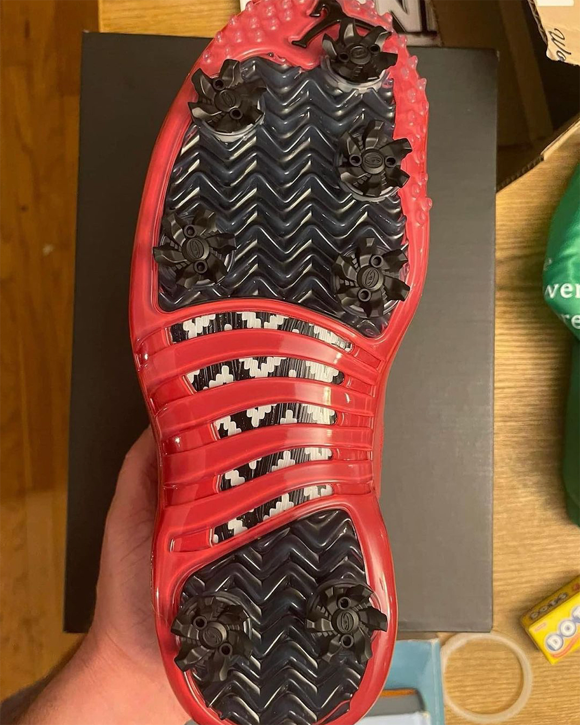 Mẫu giày sneaker Air Jordan 12 Golf Cherry - 4