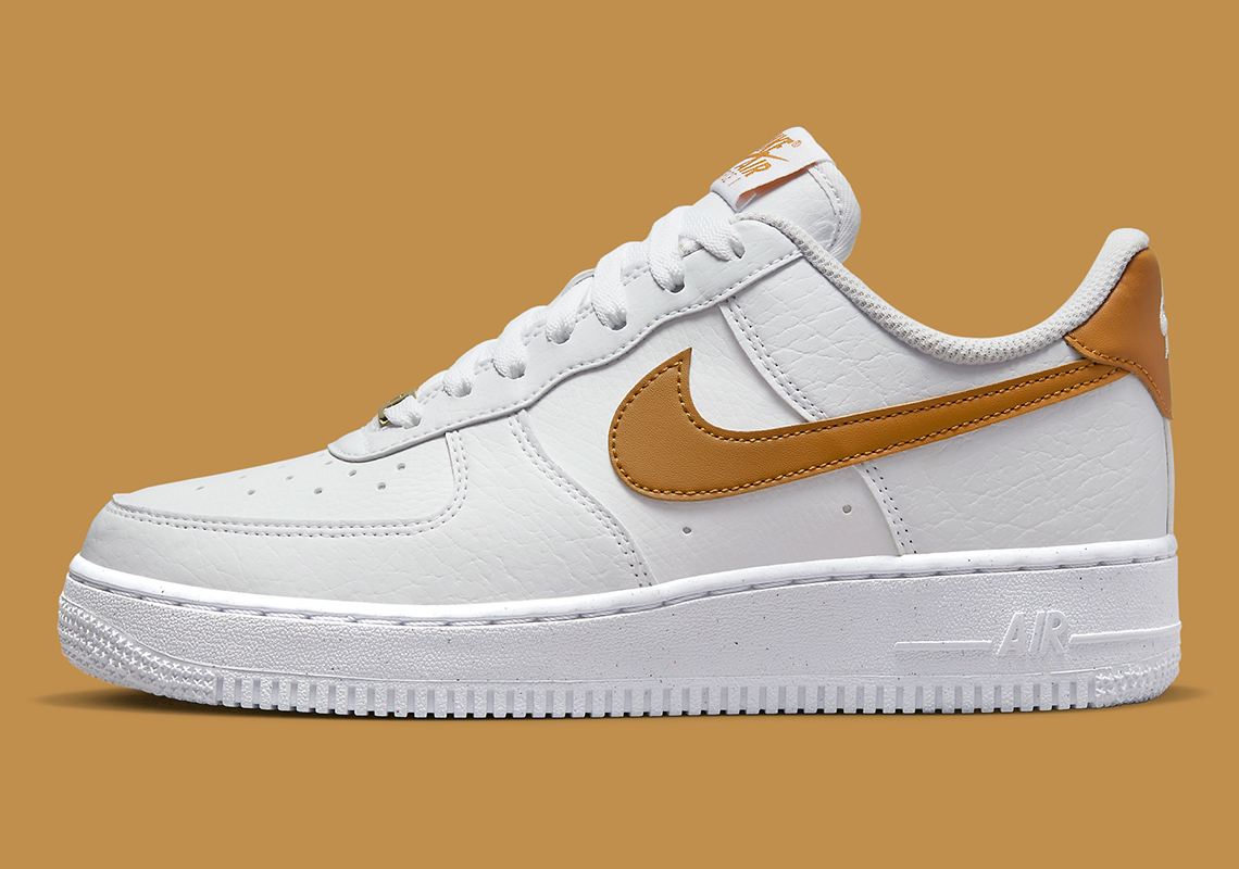 Mẫu giày sneaker Nike Air Force 1 Low Next Nature Gold Suede - 2