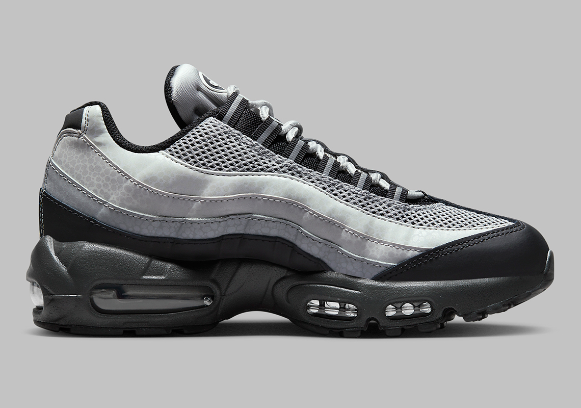 Mẫu giày sneaker Nike Air Max 95 tự hào có bản in Reflective Safari - 4