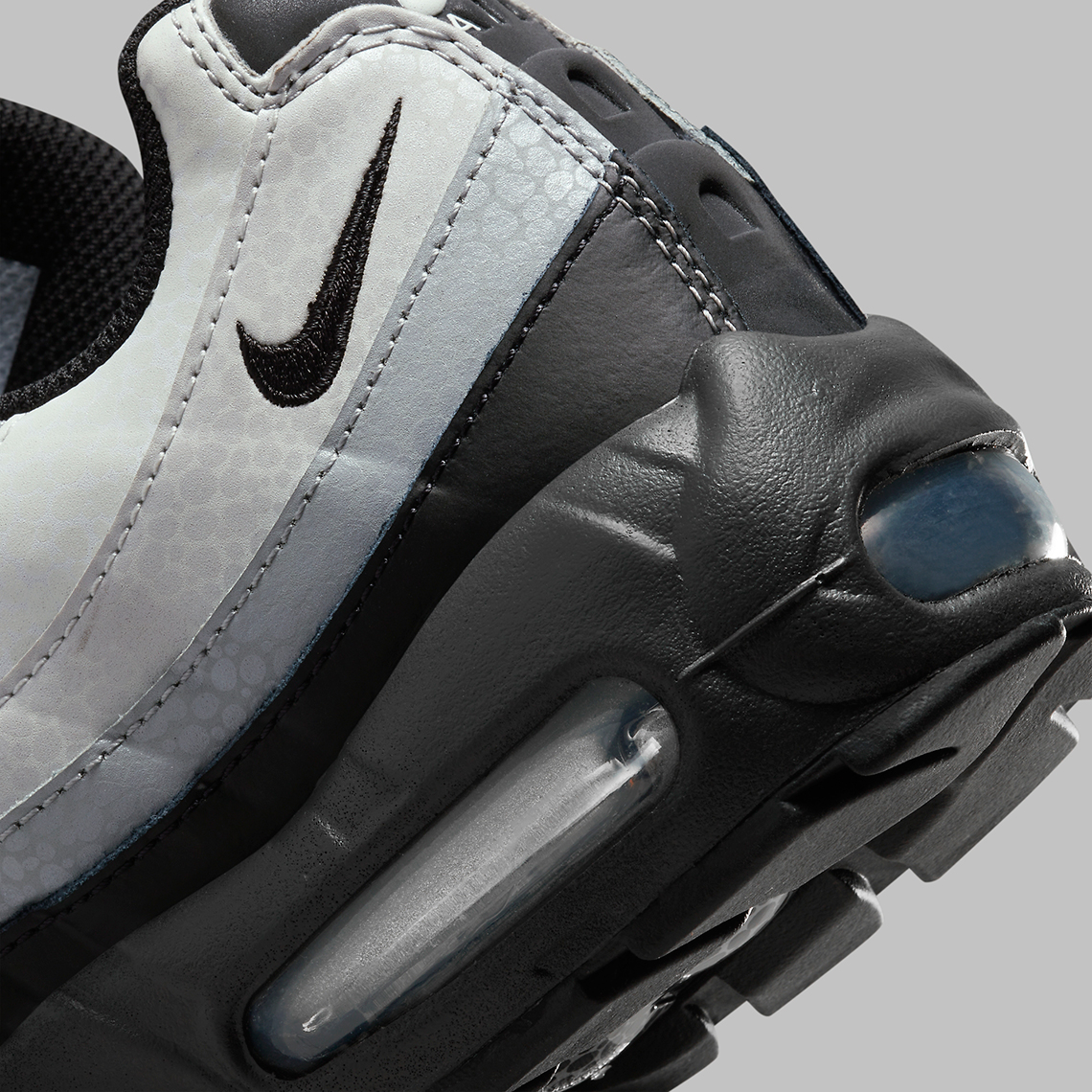 Mẫu giày sneaker Nike Air Max 95 tự hào có bản in Reflective Safari - 9