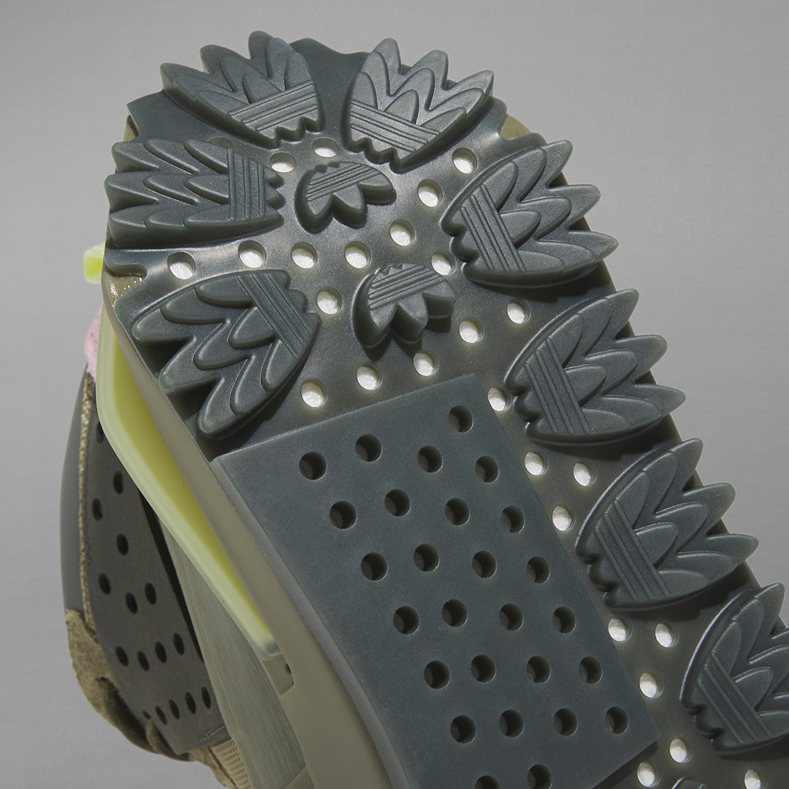 Mẫu giày sneaker Pharrell x adidas NMD S1 RYAT Olive - 8