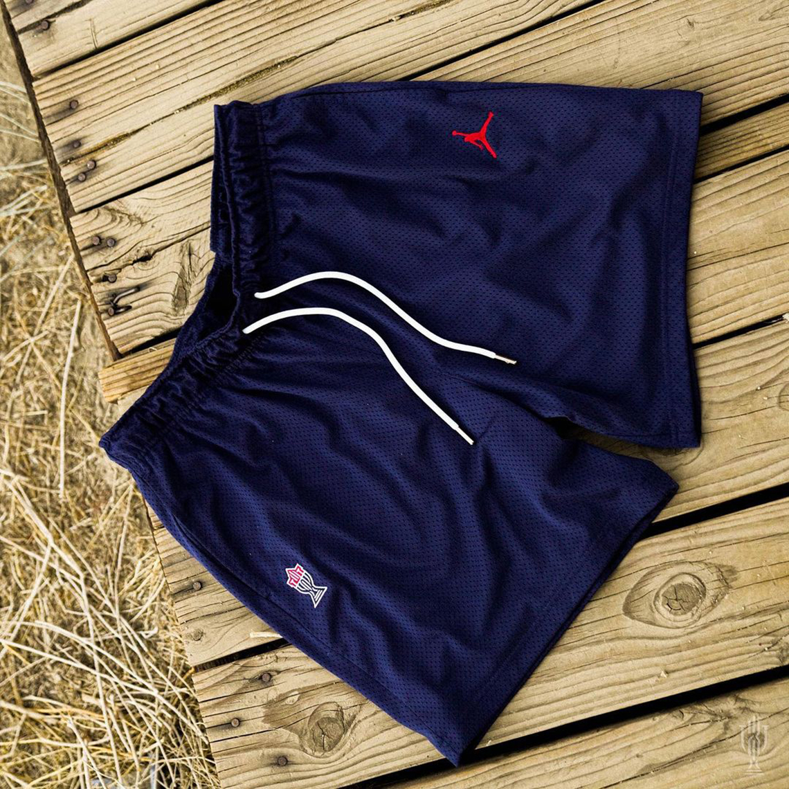 Mẫu giày Trophy Room x Air Jordan 7 New Sheriff phát hành trực tuyến vào ngày 5/11/2022 - 7