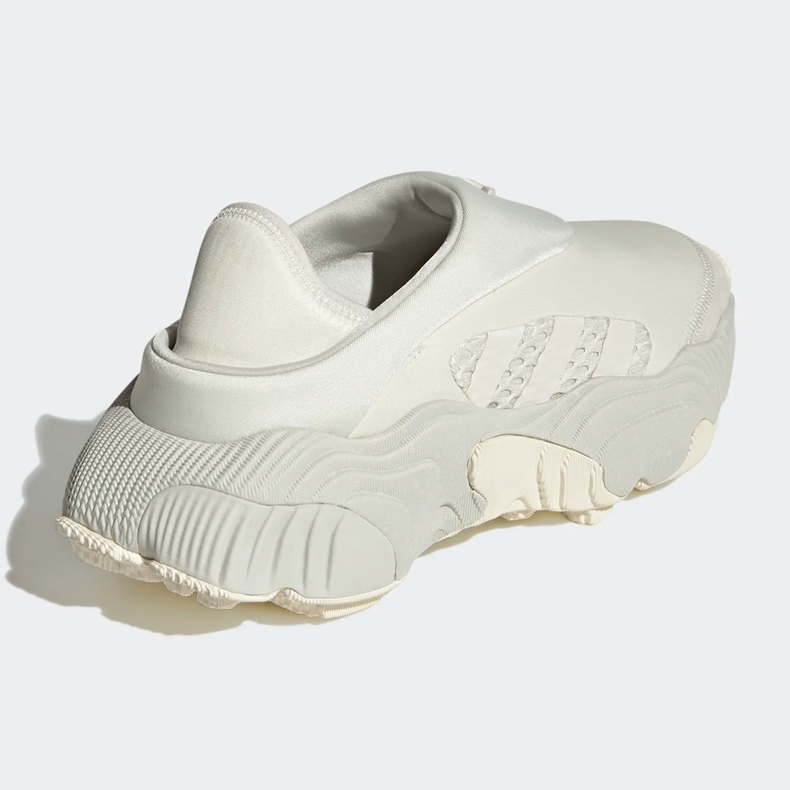 Màu kem và Off-White Hues làm nổi bật mẫu giày sneaker adidas Rovermule Adventure - 3