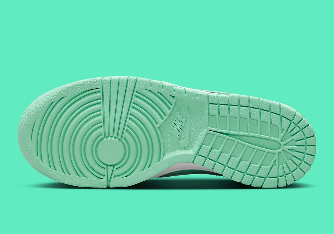 Màu Light Menta được Nike thêm vào phiên bản Kid's Dunk Low này. - 6