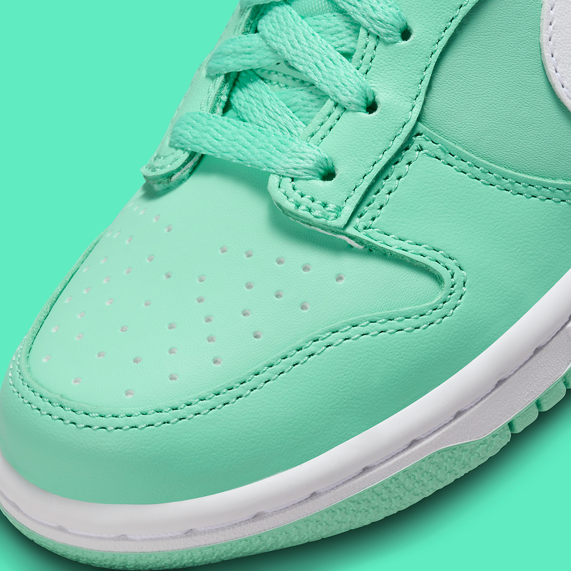 Màu Light Menta được Nike thêm vào phiên bản Kid's Dunk Low này. - 7