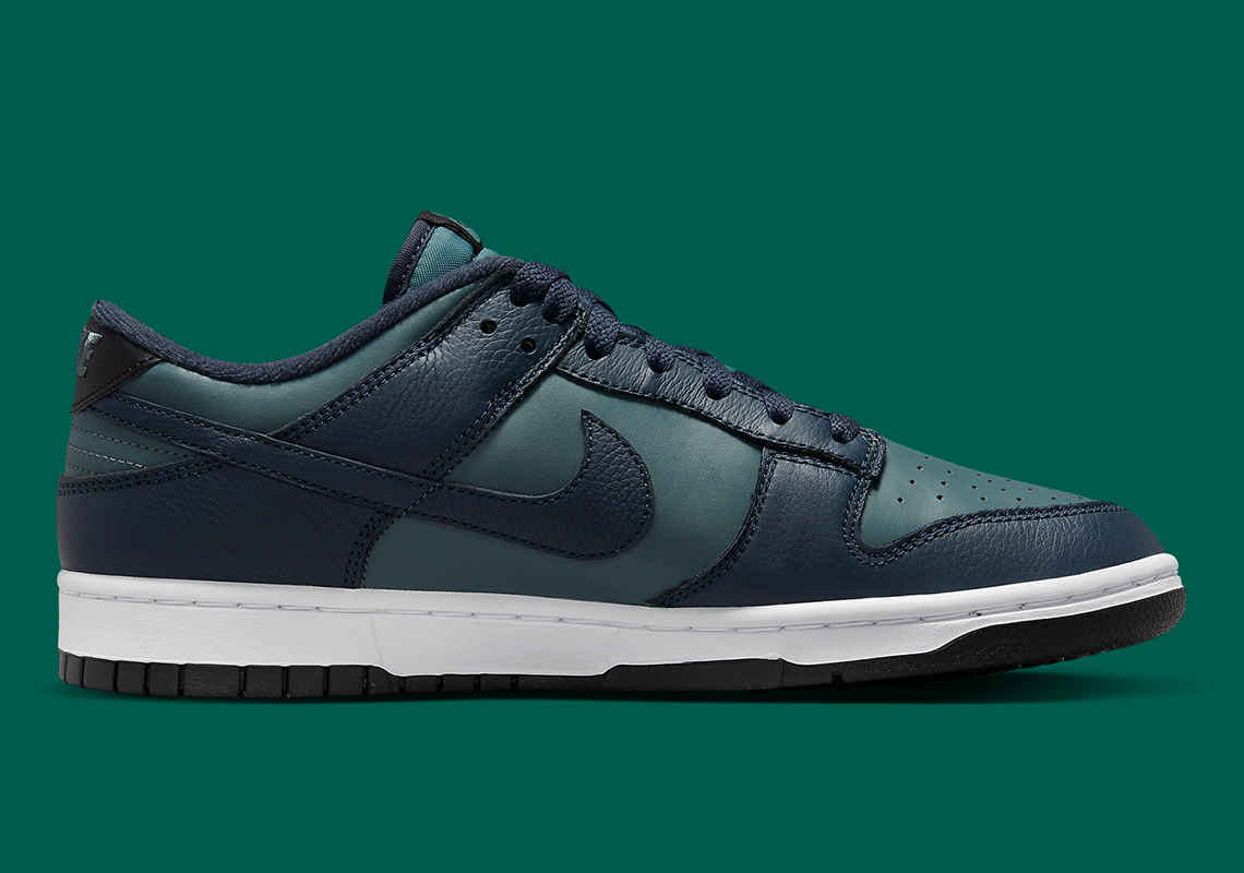 Màu Navy và teal trên mẫu giày Nike Dunk Low - 3
