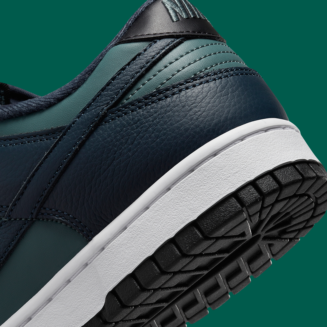 Màu Navy và teal trên mẫu giày Nike Dunk Low - 7