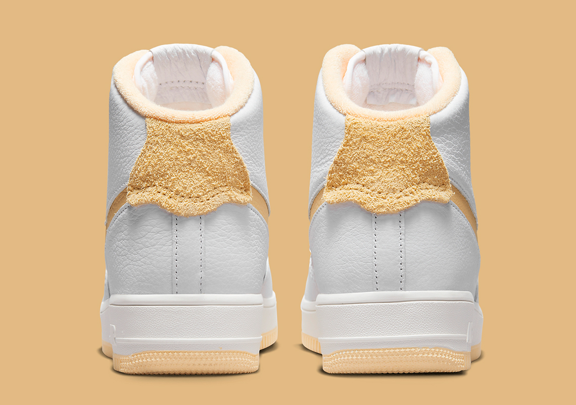 Mẫu Nike Air Force 1 High Sculpt có màu Trắng và Team Gold - 5