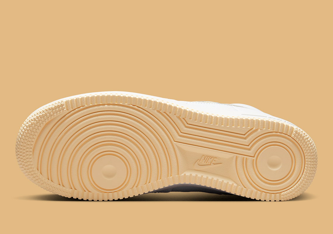 Mẫu Nike Air Force 1 High Sculpt có màu Trắng và Team Gold - 6