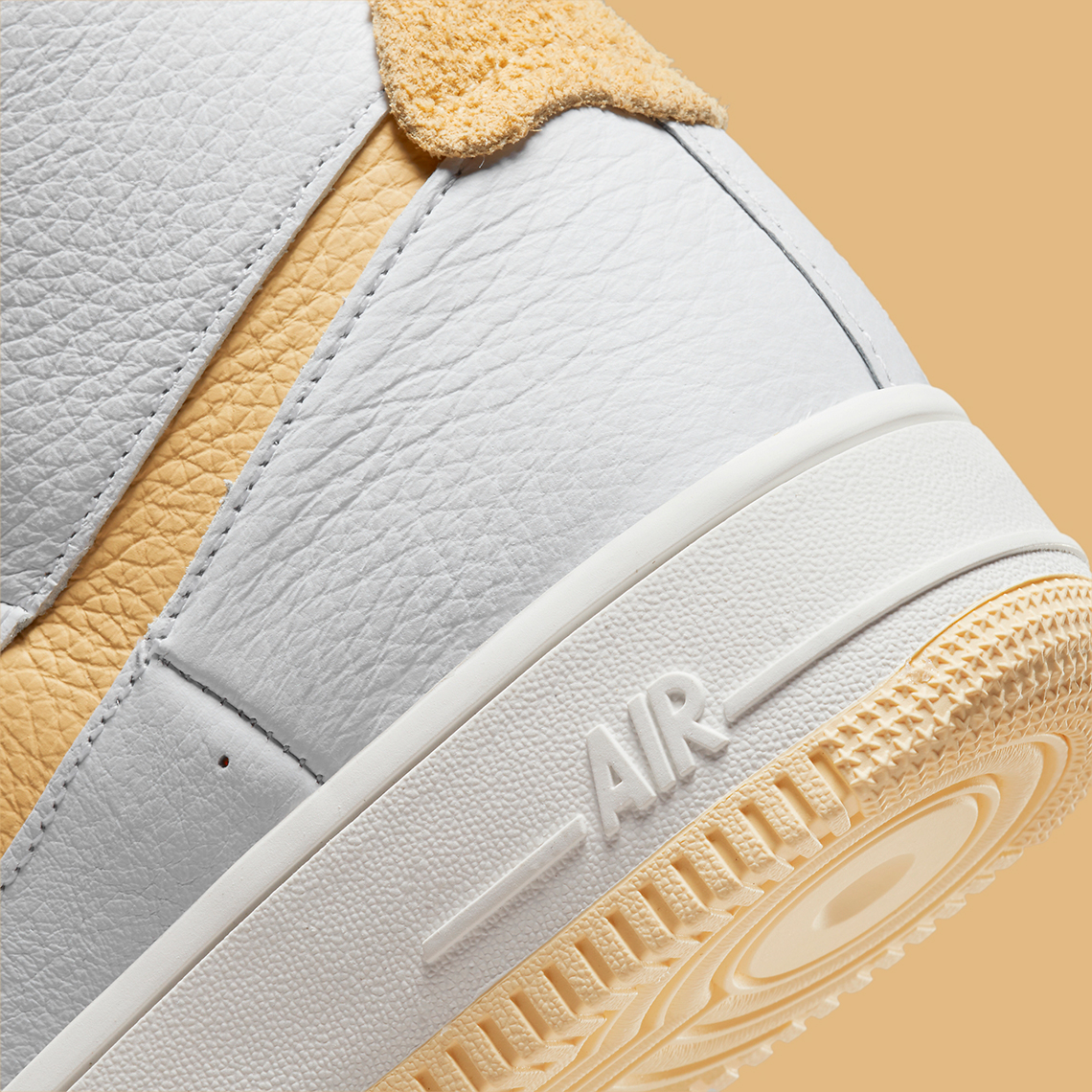 Mẫu Nike Air Force 1 High Sculpt có màu Trắng và Team Gold - 8