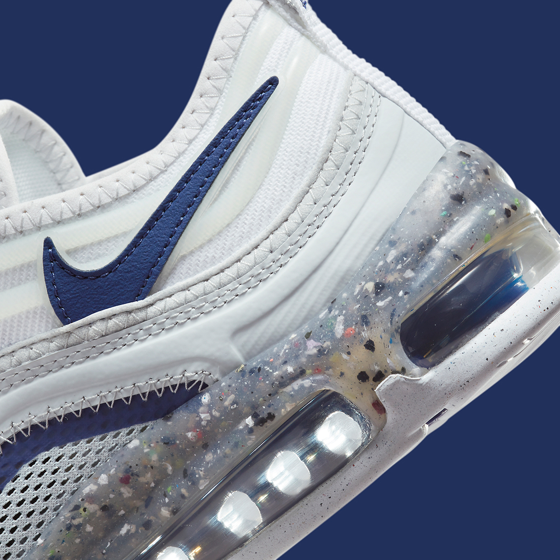 Mẫu Nike Air Max Terrascape 97 có tông màu trắng trên nền navy tinh tế - 7