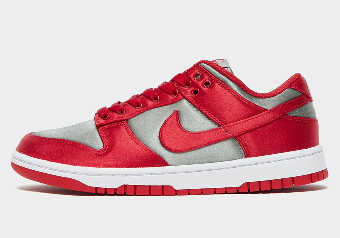 Mẫu Nike Dunk Low Classic  UNLV hoàn toàn bằng chất liệu sa tanh - 1