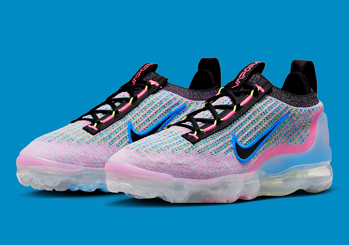 Màu "Pink Blast" và "Photo Blue" tô điểm cho đôi giày Nike VaporMax 2021 Flyknit Next Nature mới nhất