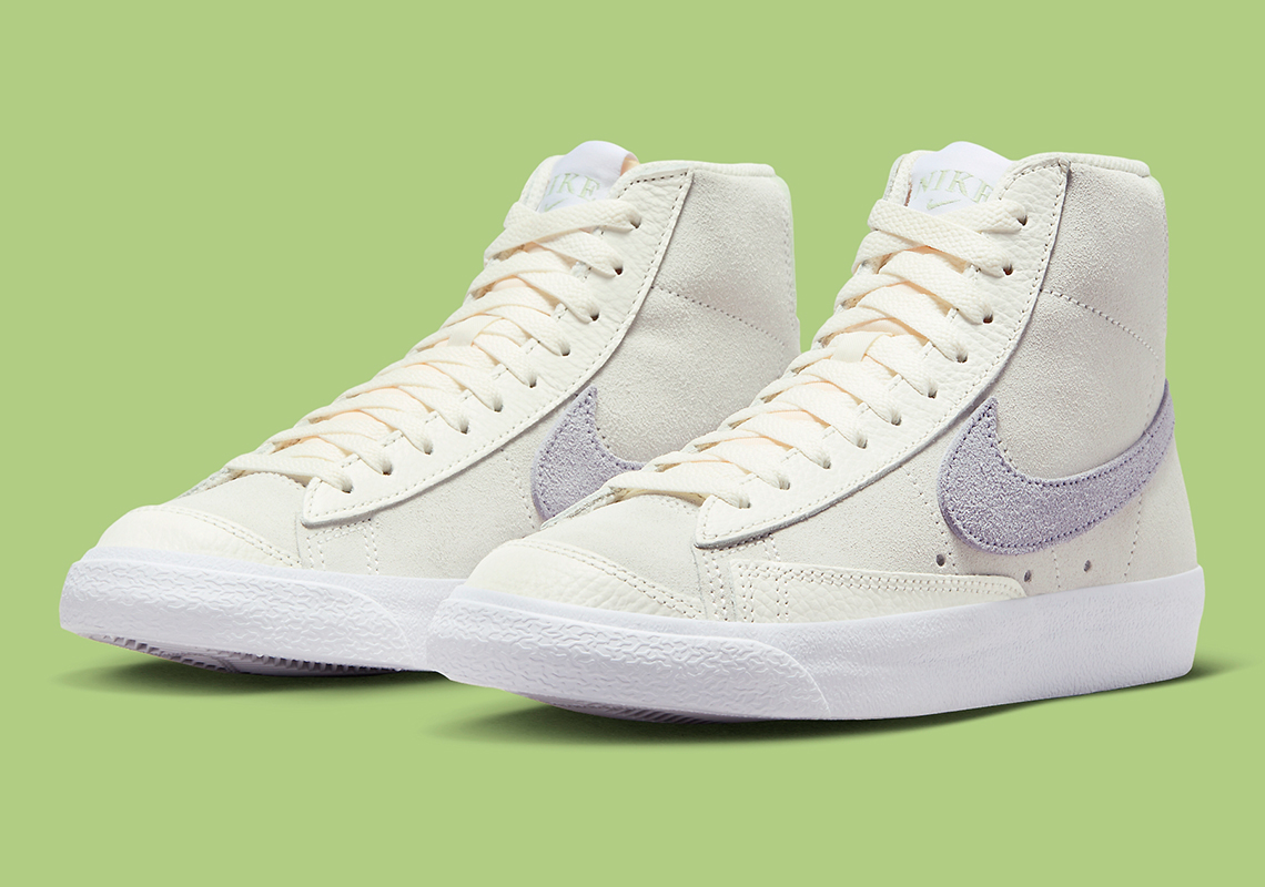 Màu sắc theo mùa xuất hiện trên Nike Blazer Mid '77 chủ yếu là da cam - 1