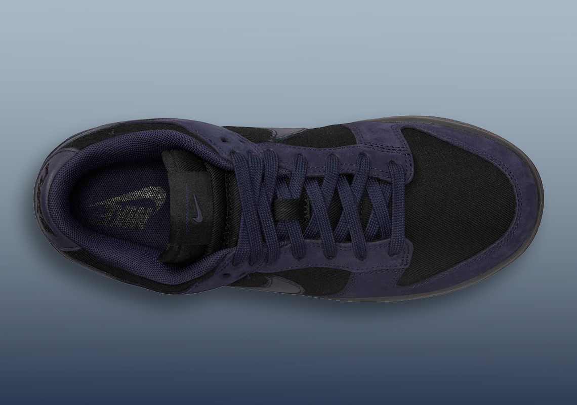 Màu sắc tối giản trên phiên bản Nike Dunk Low dành cho nữ - 3