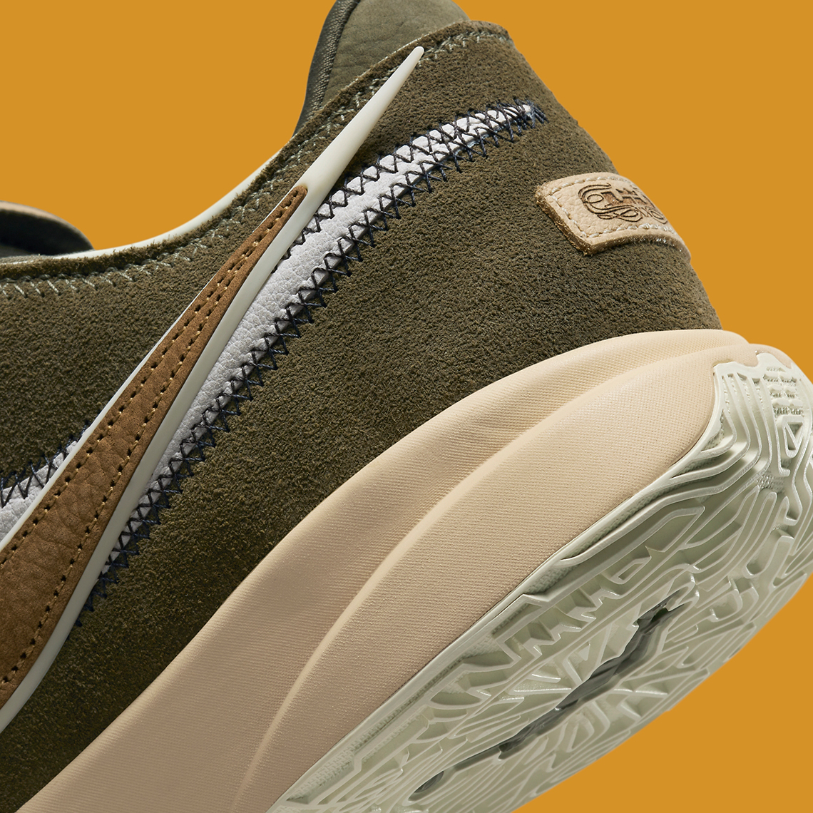 Mẫu sneaker Nike LeBron 20 được bọc bằng da lộn màu ô liu - 7