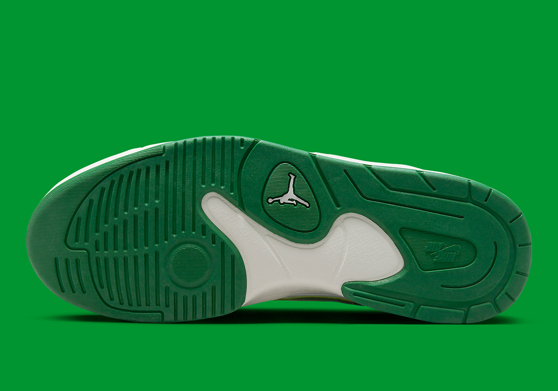 Màu trắng kết hợp cùng màu xanh lá cây trên giày Jordan Stadium 90 này - 6