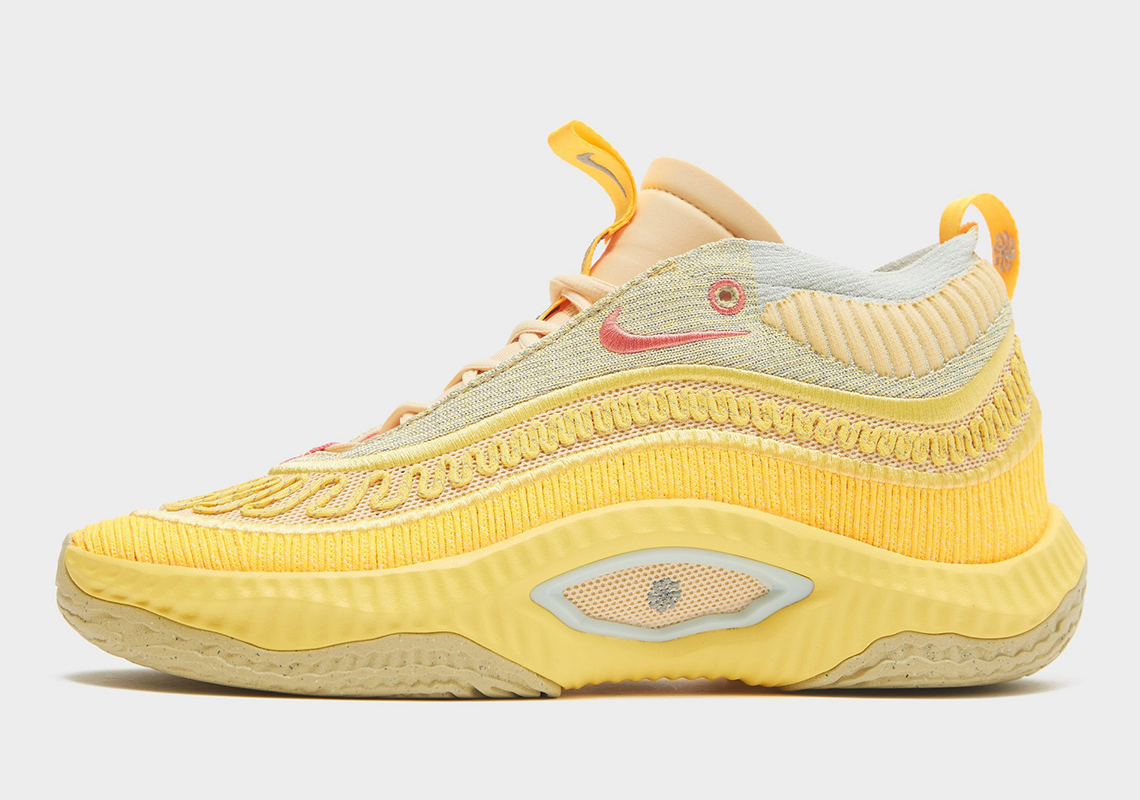 Màu vàng chanh nổi bật trên giày bóng rổ Nike Cosmic Unity 3 - 2