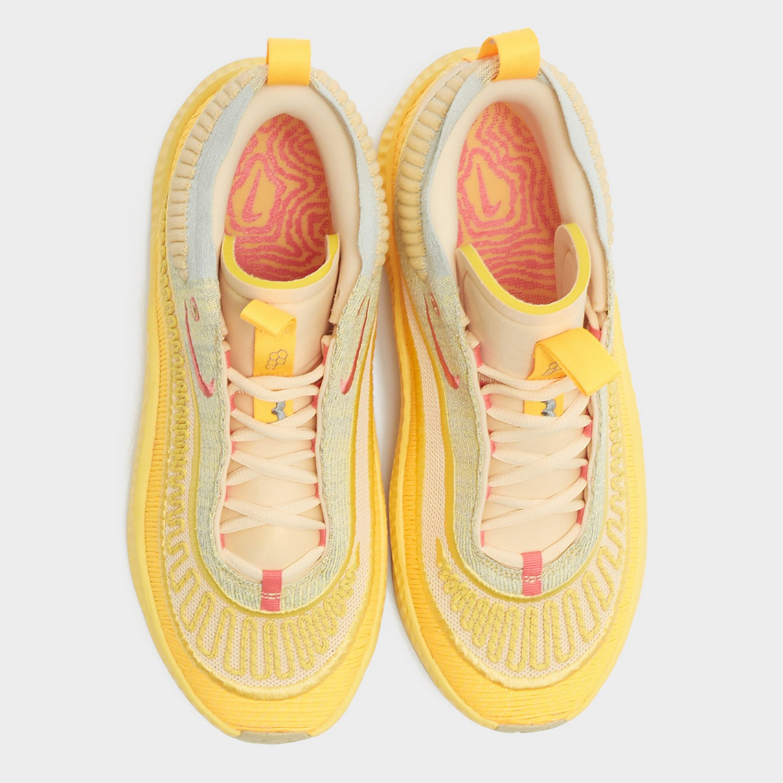 Màu vàng chanh nổi bật trên giày bóng rổ Nike Cosmic Unity 3 - 4