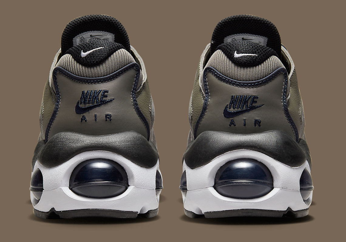 Màu xám khói đậm bao trùm chiếc Nike Air Max TW này - 5