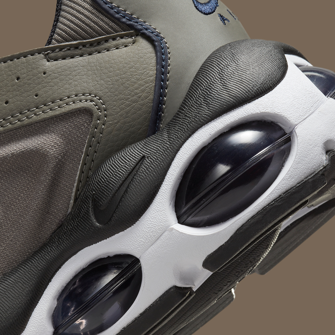 Màu xám khói đậm bao trùm chiếc Nike Air Max TW này - 8