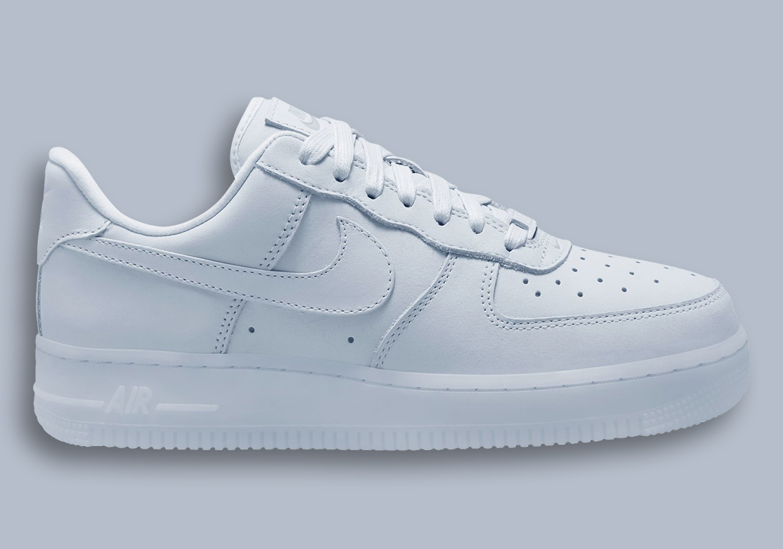 Màu xanh đơn sắc phủ lên Nike Air Force 1 Low - 1