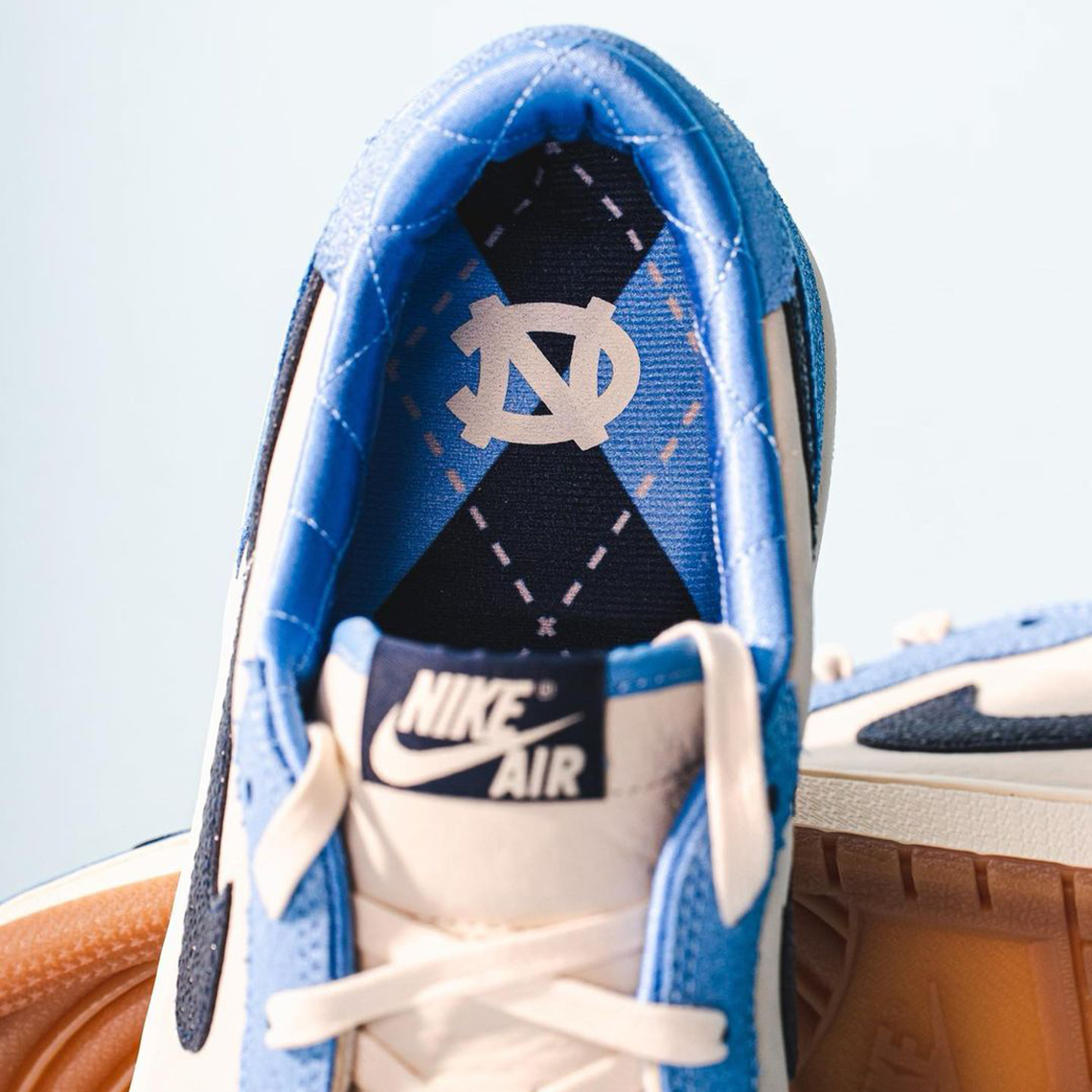 Michael Jordan trở lại UNC với Air Jordan 1 Low OG PE mới - 7