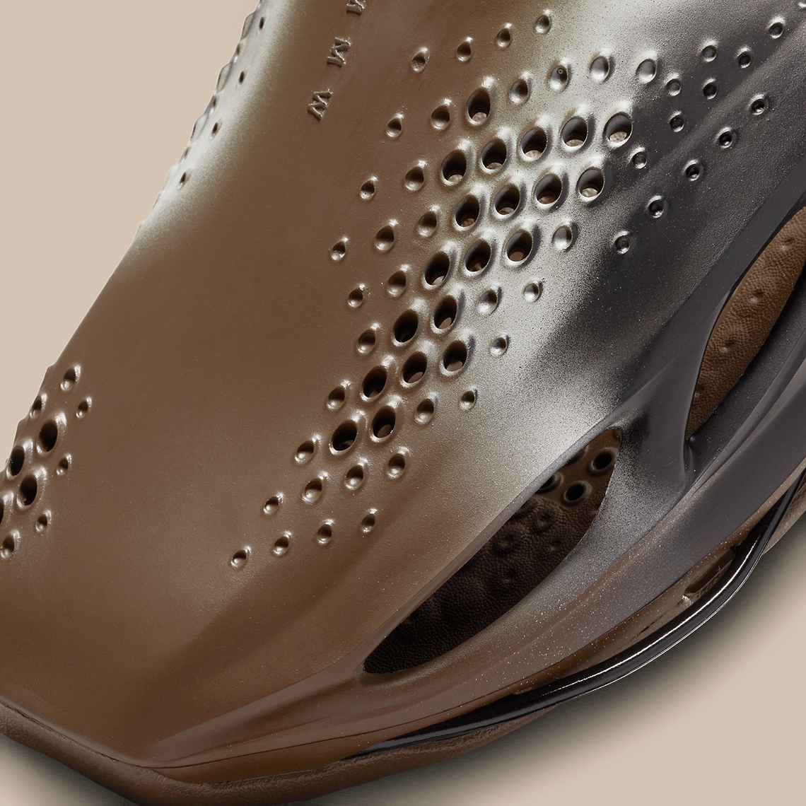 MMW x Nike 005 Slide: Sự kết hợp độc đáo với màu sắc tươi sáng và sự thoáng khí cho mùa hè - 7