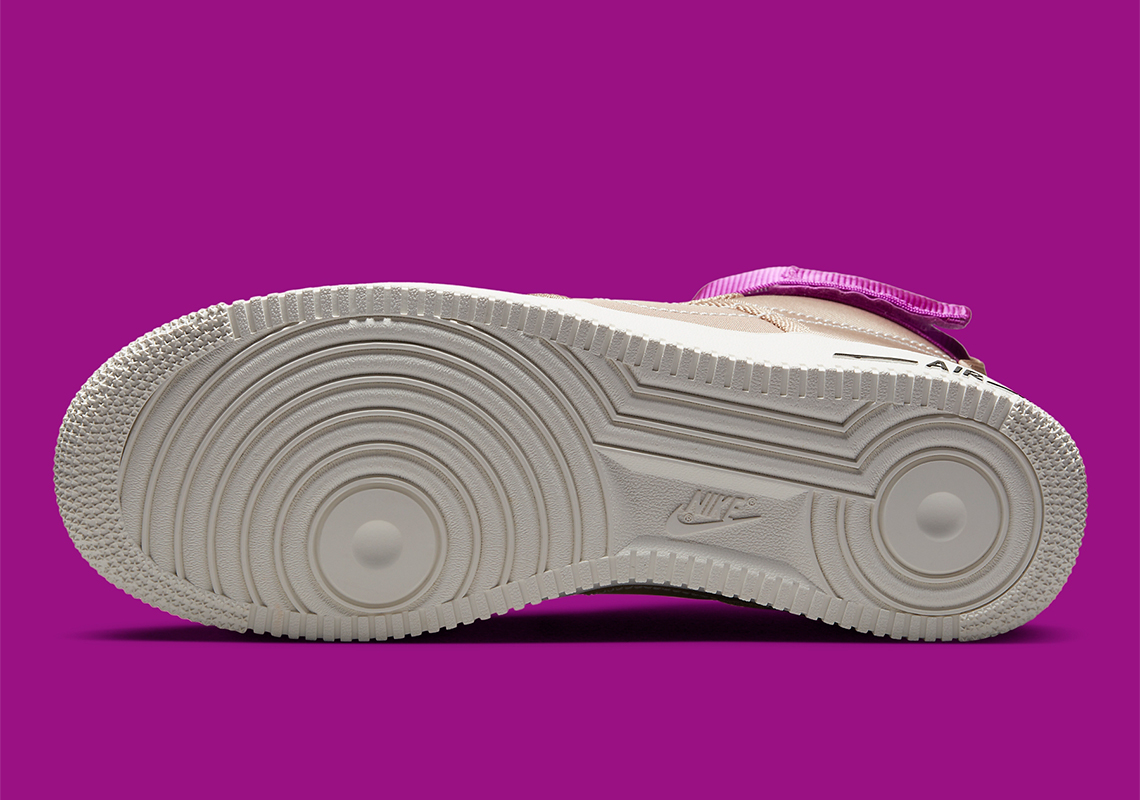 Một dây đeo màu tím rực rỡ làm nổi bật Nike Air Force 1 Move Co. mới nhất - 5