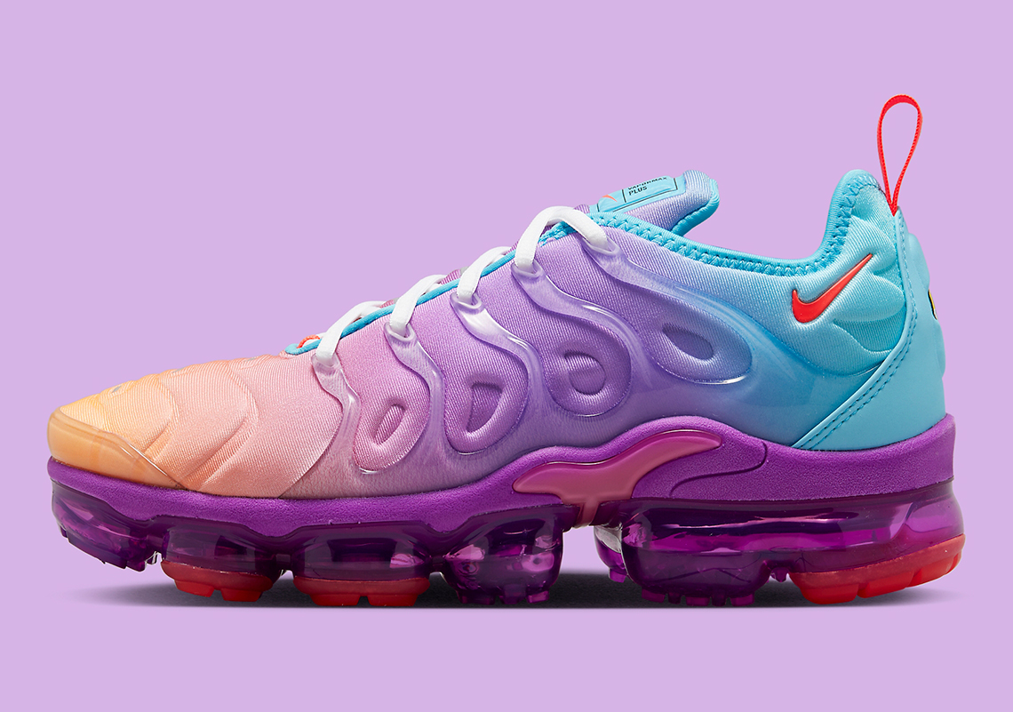 Một pha trộn màu sắc sôi động trên Nike VaporMax Plus mới nhất này - 2